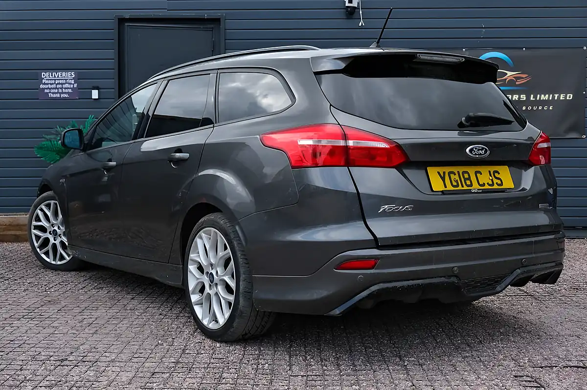 Used 2018 Ford Focus ST-Line Grey - Interior and Exterior details 4