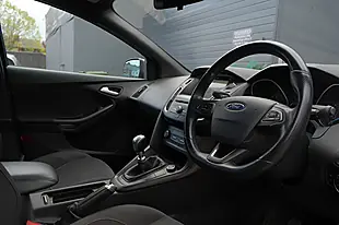 Used 2018 Ford Focus ST-Line Grey - Interior and Exterior details 6