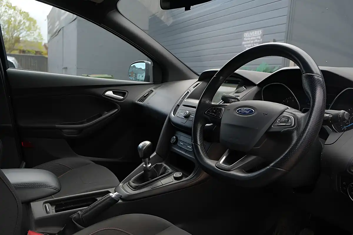 Used 2018 Ford Focus ST-Line Grey - Interior and Exterior details 6