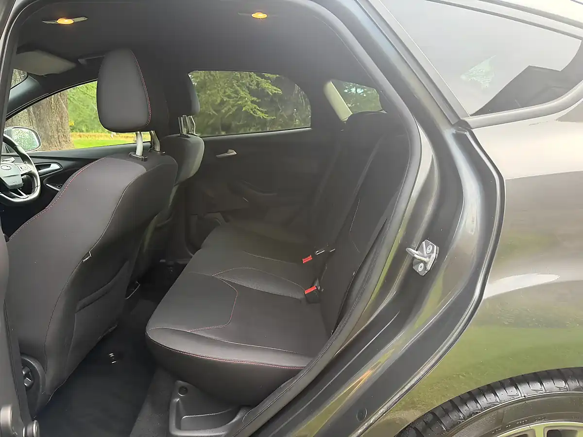 Used 2018 Ford Focus ST-Line Grey - Interior and Exterior details 10