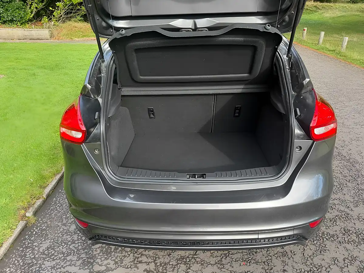 Used 2018 Ford Focus ST-Line Grey - Interior and Exterior details 13