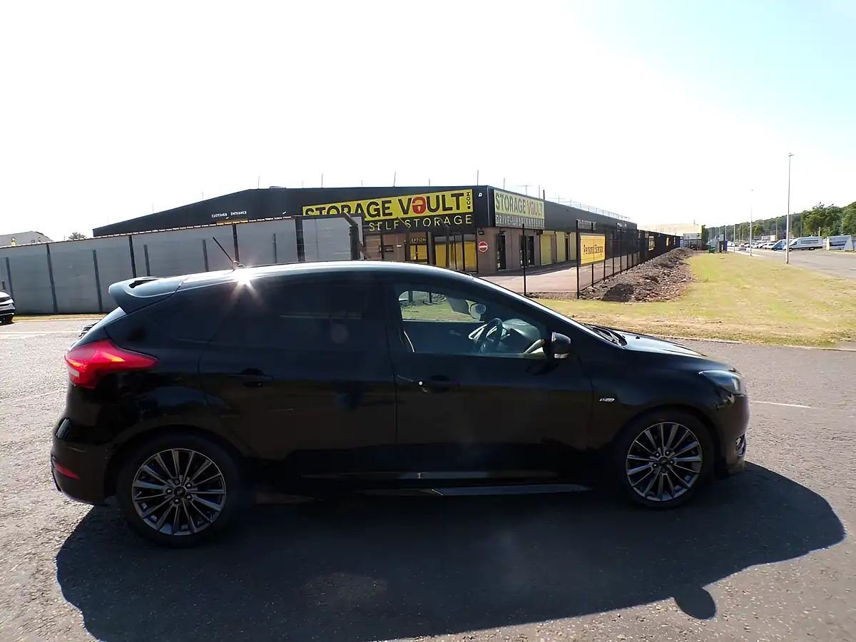 Used 2018 Ford Focus ST-Line Navigator Black - Interior and Exterior details 12
