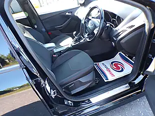 Used 2018 Ford Focus ST-Line Navigator Black - Interior and Exterior details 15