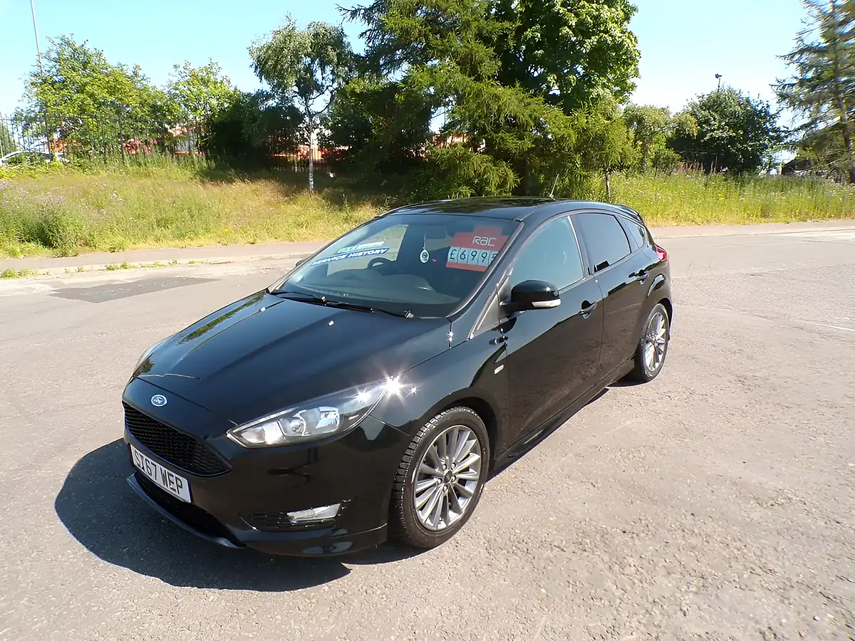 Used 2018 Ford Focus ST-Line Navigator Black - Interior and Exterior details 4