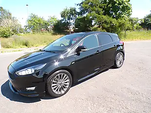 Used 2018 Ford Focus ST-Line Navigator Black - Interior and Exterior details 5