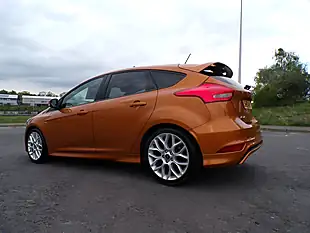 Used 2018 Ford Focus ST-Line Orange - Interior and Exterior details 10