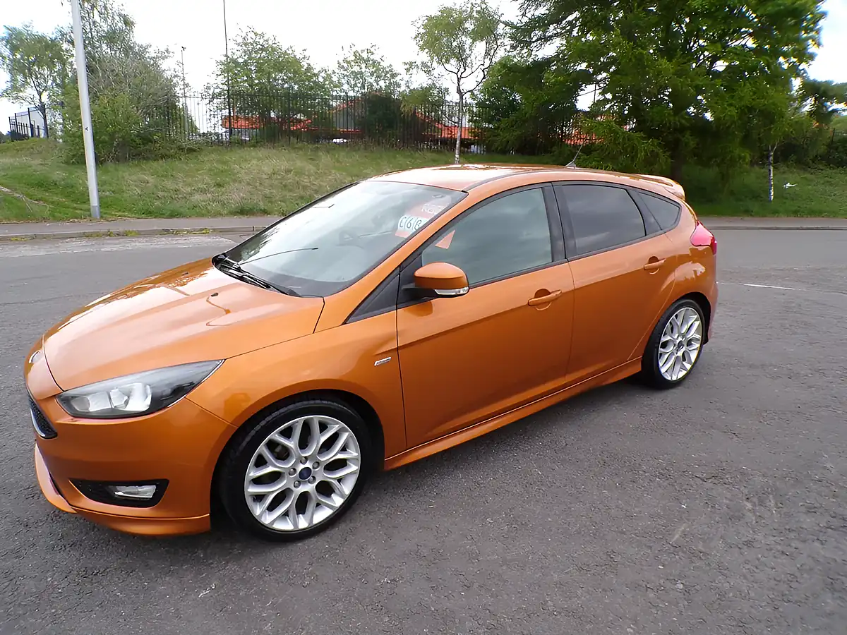 Used 2018 Ford Focus ST-Line Orange - Interior and Exterior details 12