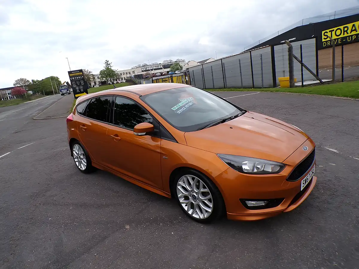 Used 2018 Ford Focus ST-Line Orange - Interior and Exterior details 15