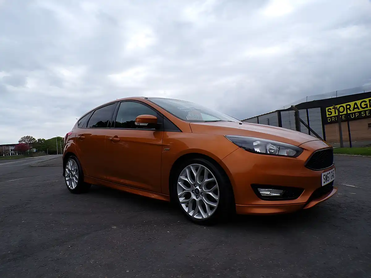 Used 2018 Ford Focus ST-Line Orange - Interior and Exterior details 16