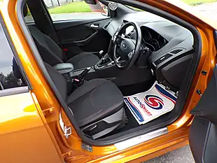 Used 2018 Ford Focus ST-Line Orange - Interior and Exterior details 3
