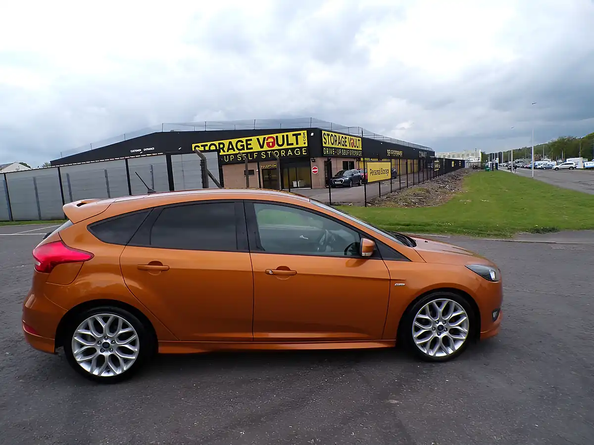 Used 2018 Ford Focus ST-Line Orange - Interior and Exterior details 5