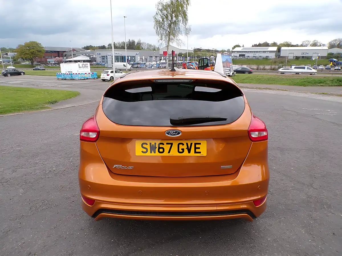 Used 2018 Ford Focus ST-Line Orange - Interior and Exterior details 8