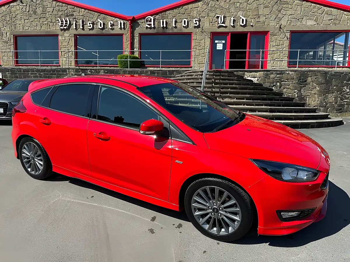 Used 2018 Ford Focus ST-Line Red - Front View