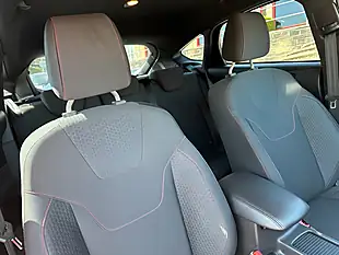 Used 2018 Ford Focus ST-Line Red - Interior and Exterior details 12