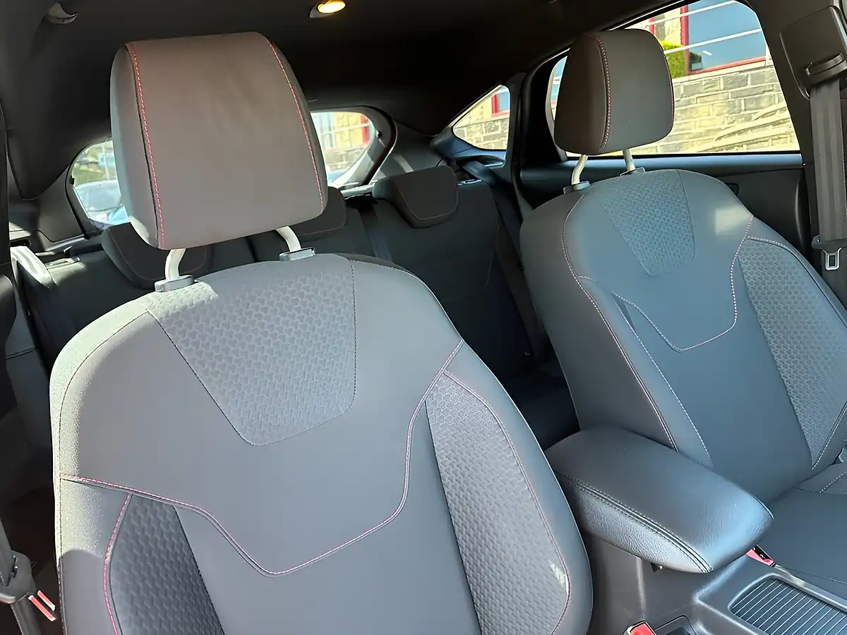 Used 2018 Ford Focus ST-Line Red - Interior and Exterior details 12