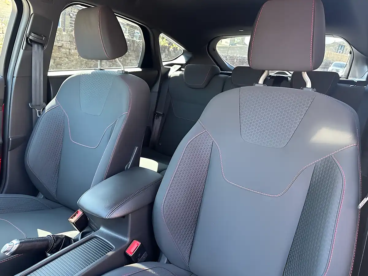 Used 2018 Ford Focus ST-Line Red - Interior and Exterior details 15