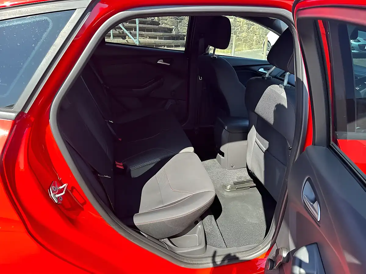 Used 2018 Ford Focus ST-Line Red - Interior and Exterior details 17