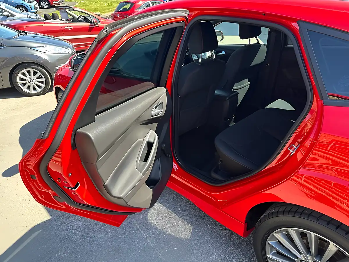 Used 2018 Ford Focus ST-Line Red - Interior and Exterior details 19