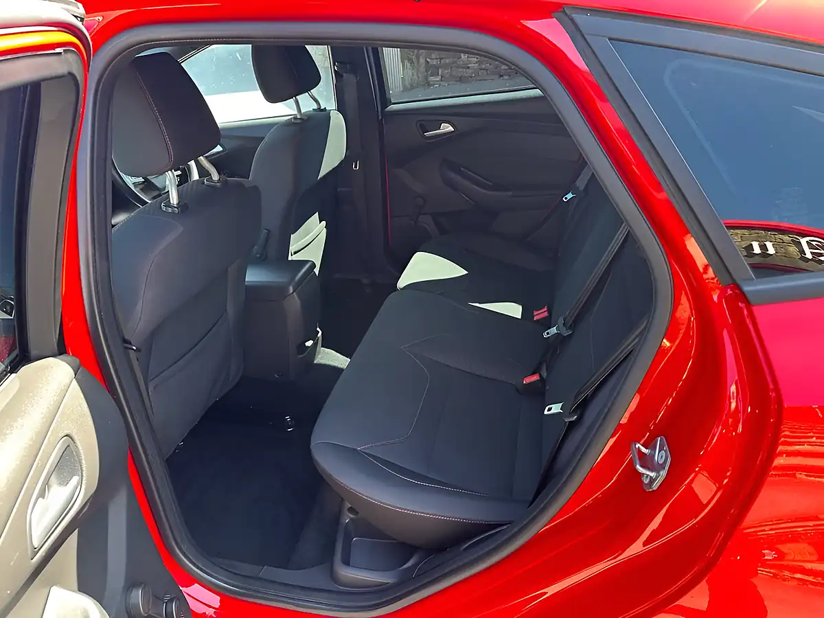 Used 2018 Ford Focus ST-Line Red - Interior and Exterior details 20