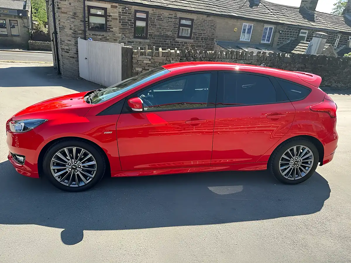 Used 2018 Ford Focus ST-Line Red - Interior and Exterior details 5