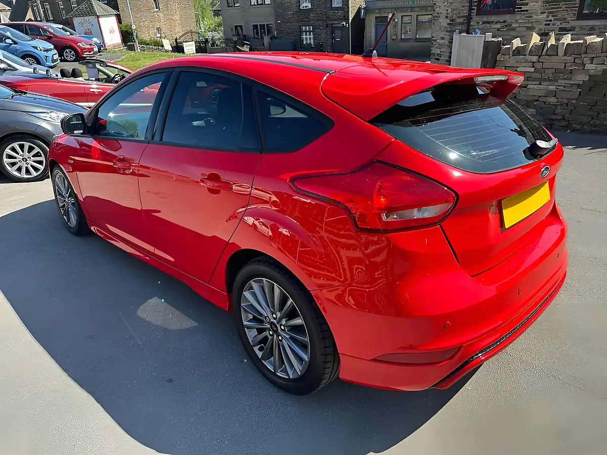 Used 2018 Ford Focus ST-Line Red - Interior and Exterior details 6