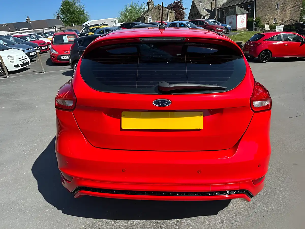 Used 2018 Ford Focus ST-Line Red - Interior and Exterior details 7