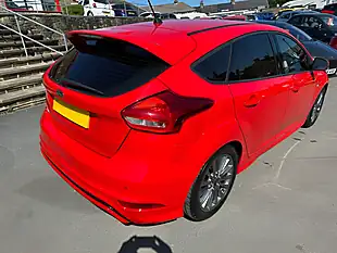 Used 2018 Ford Focus ST-Line Red - Interior and Exterior details 8