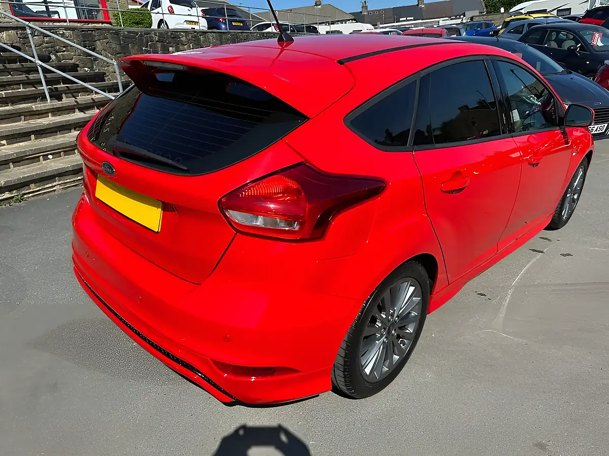 Used 2018 Ford Focus ST-Line Red - Interior and Exterior details 8
