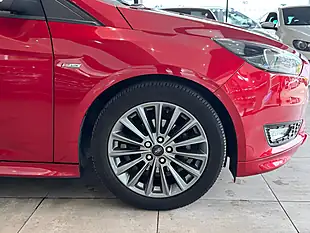 Used 2018 Ford Focus ST-Line Red - Interior and Exterior details 10