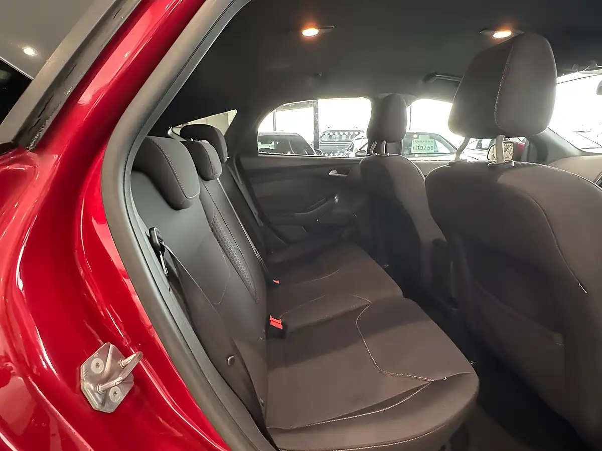 Used 2018 Ford Focus ST-Line Red - Interior and Exterior details 12