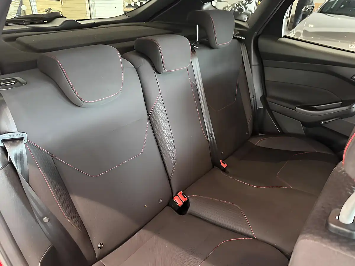 Used 2018 Ford Focus ST-Line Red - Interior and Exterior details 13