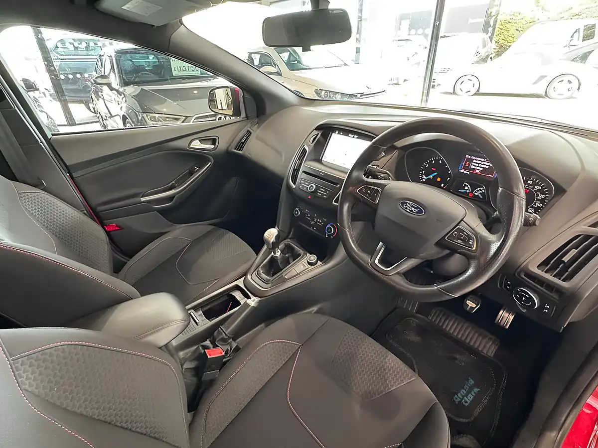 Used 2018 Ford Focus ST-Line Red - Interior and Exterior details 14