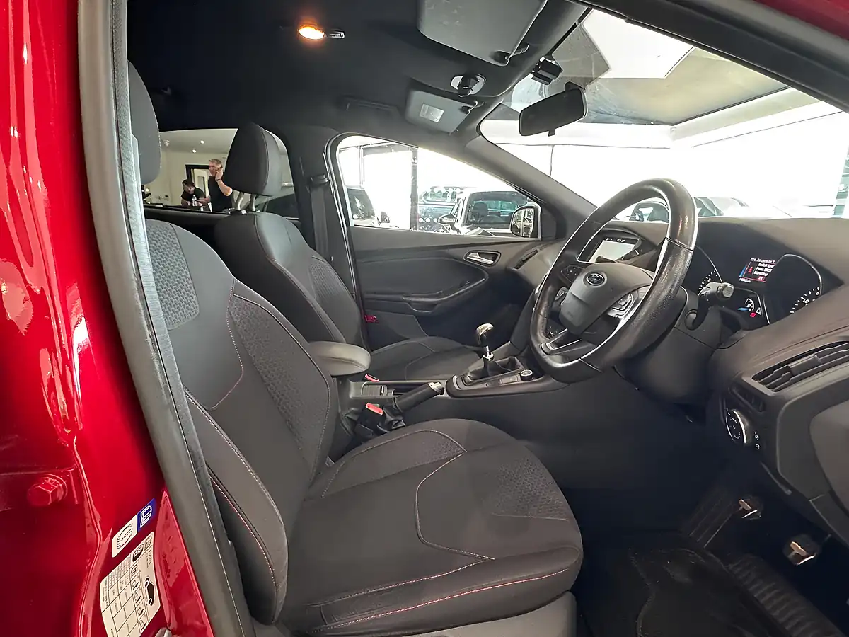 Used 2018 Ford Focus ST-Line Red - Interior and Exterior details 15