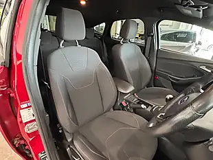 Used 2018 Ford Focus ST-Line Red - Interior and Exterior details 16