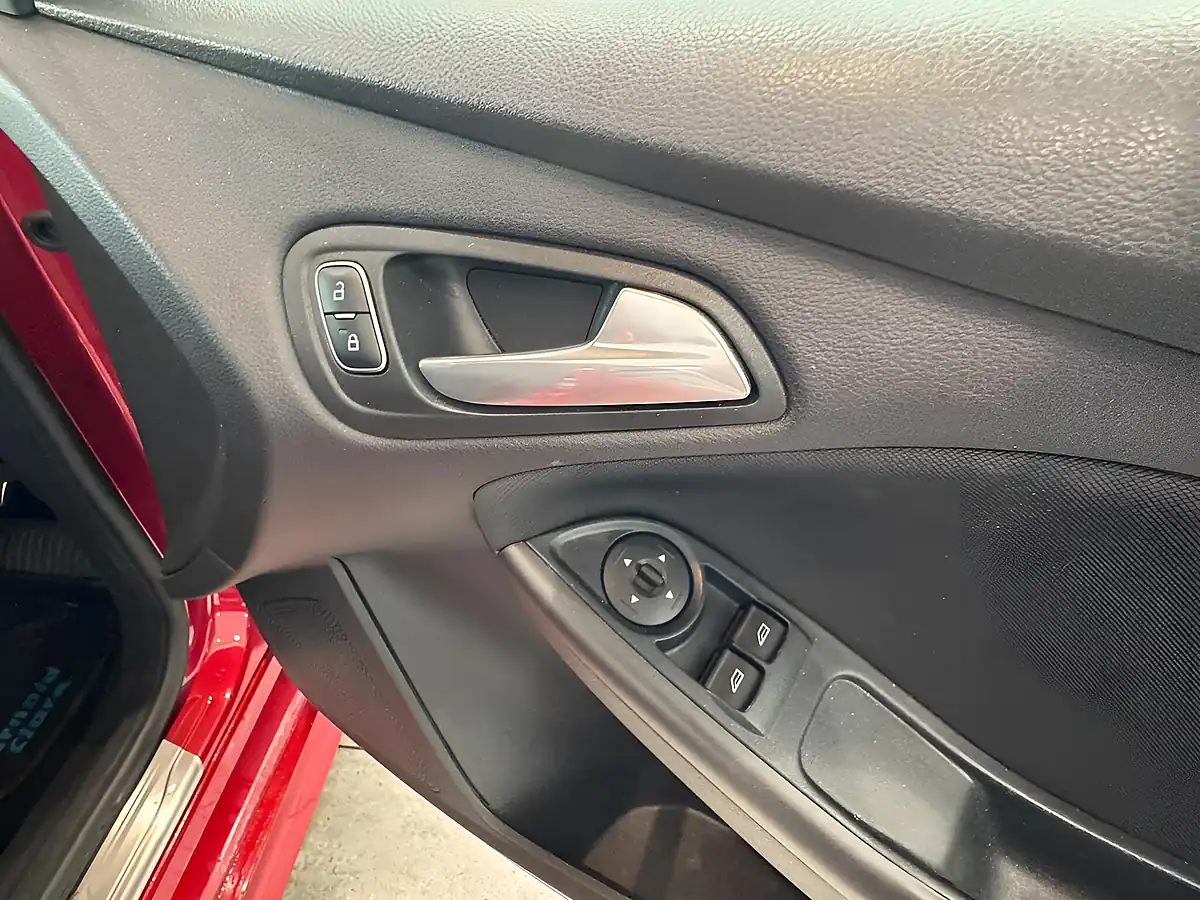 Used 2018 Ford Focus ST-Line Red - Interior and Exterior details 19