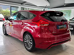 Used 2018 Ford Focus ST-Line Red - Interior and Exterior details 2