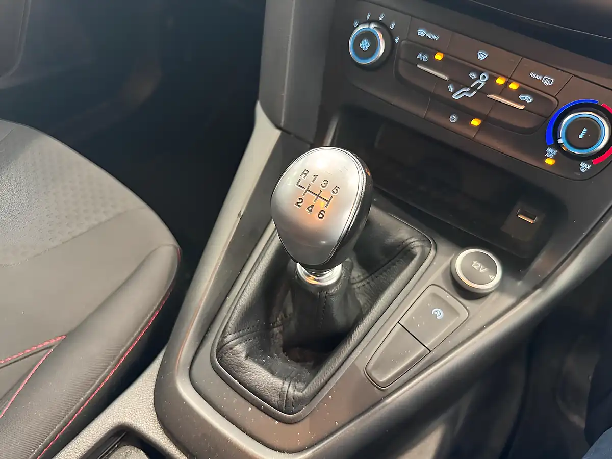 Used 2018 Ford Focus ST-Line Red - Interior and Exterior details 20