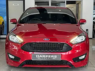 Used 2018 Ford Focus ST-Line Red - Interior and Exterior details 4