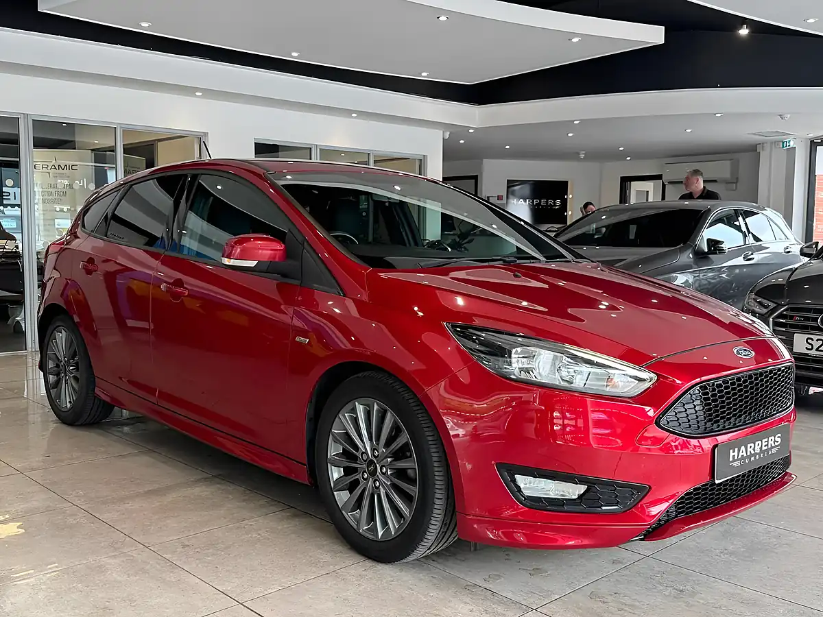 Used 2018 Ford Focus ST-Line Red - Interior and Exterior details 5