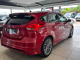 Used 2018 Ford Focus ST-Line Red - Interior and Exterior details 6