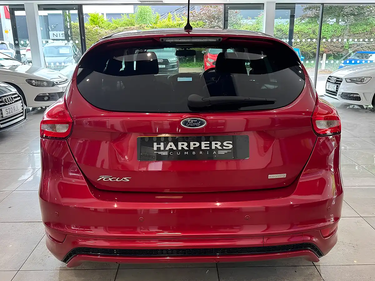 Used 2018 Ford Focus ST-Line Red - Interior and Exterior details 7