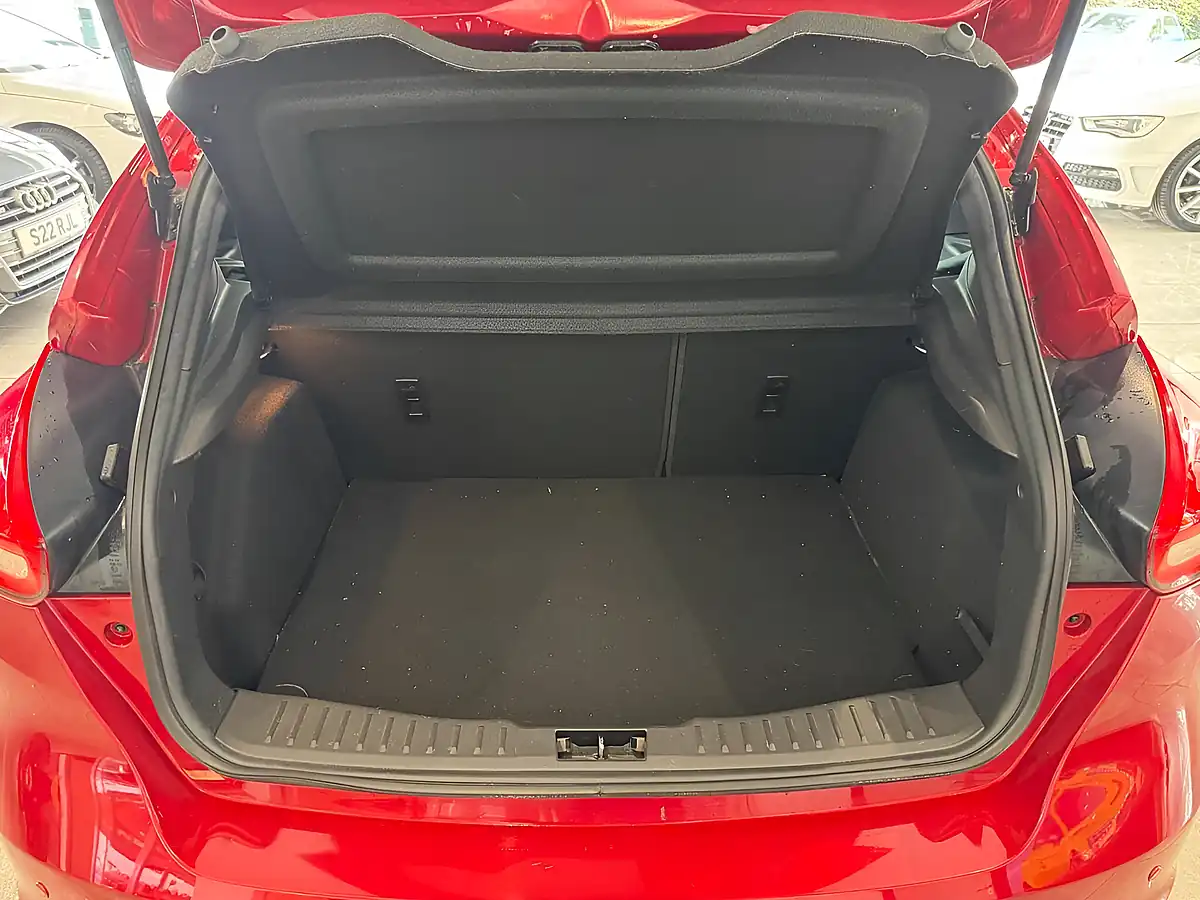 Used 2018 Ford Focus ST-Line Red - Interior and Exterior details 8