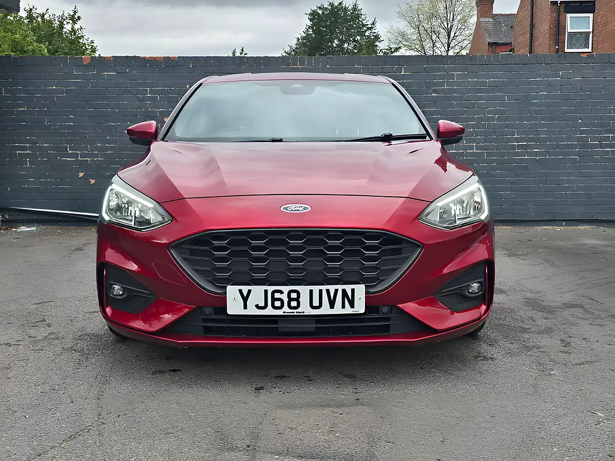 Used 2018 Ford Focus ST-Line Red - Interior and Exterior details 11