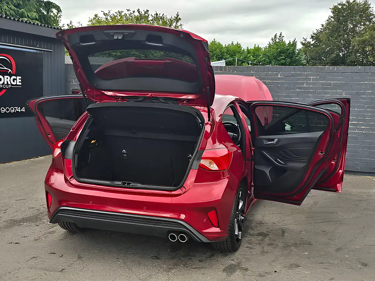 Used 2018 Ford Focus ST-Line Red - Interior and Exterior details 12