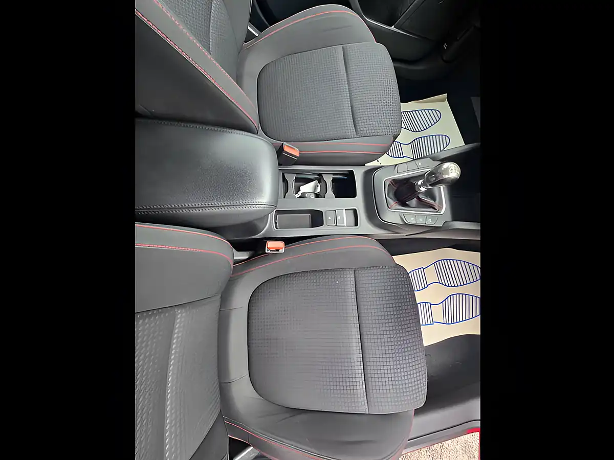 Used 2018 Ford Focus ST-Line Red - Interior and Exterior details 14