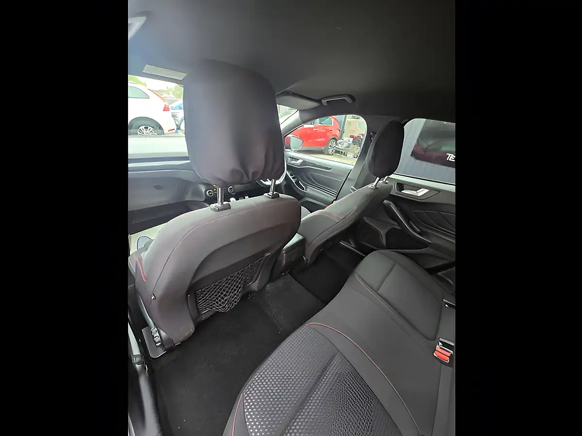 Used 2018 Ford Focus ST-Line Red - Interior and Exterior details 17