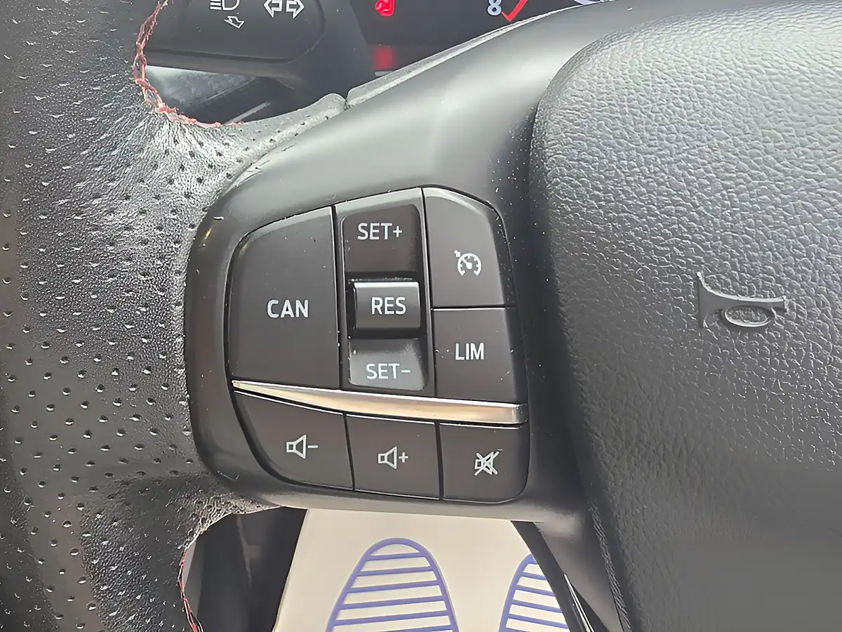 Used 2018 Ford Focus ST-Line Red - Interior and Exterior details 19