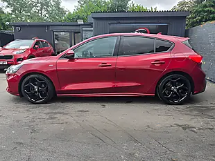 Used 2018 Ford Focus ST-Line Red - Interior and Exterior details 6