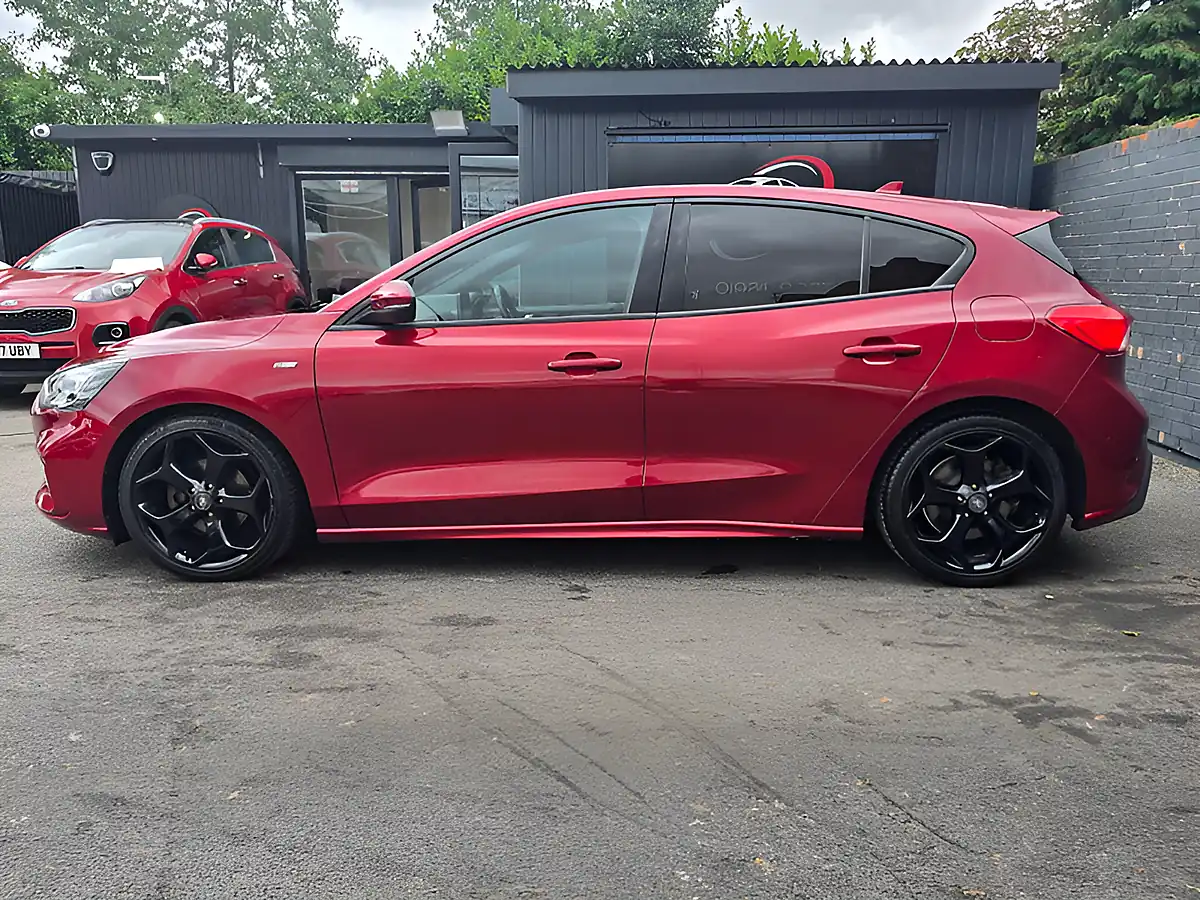 Used 2018 Ford Focus ST-Line Red - Interior and Exterior details 6