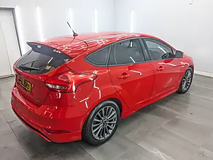 Used 2018 Ford Focus ST-Line Red - Interior and Exterior details 10